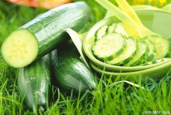 Cách Điểu Trị Mụn Cám Quanh Mắt Từ Dưa Chuột